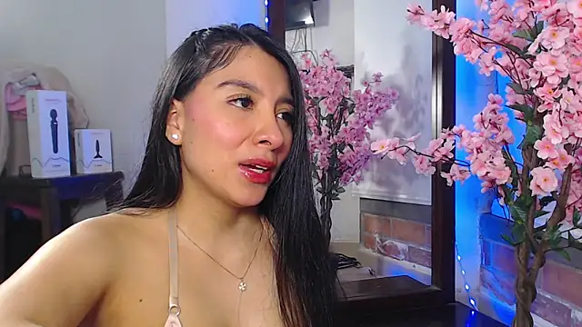 Snapshot of mila_gomez_ chatting on 04-19-26, 12:11 mila gomez online show from 04-19-26, 12:11