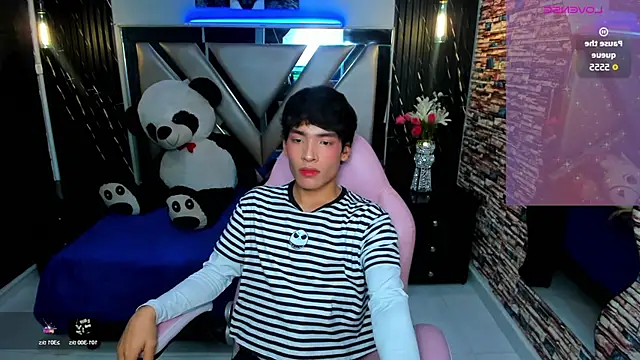 IsaacNovaa online show from 03-26-26, 01:06