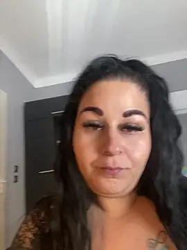 Snapshot of Szandra26 chatting on 04-21-26, 01:06 Szandra26 online show from 04-21-26, 01:06
