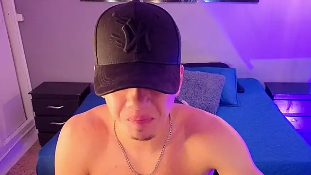 Erick  1 online show from 05-03-26, 03:45