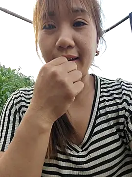 xinhxinh-cute online show from 04-12-26, 10:53