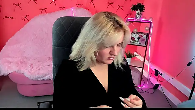 KathyBriggs online show from 06-26-26, 05:23