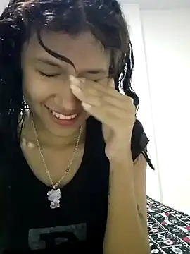 Yi Uzi online show from 05-15-26, 11:01