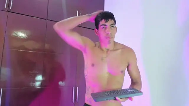 Milo LatinBoy online show from 04-01-26, 07:00
