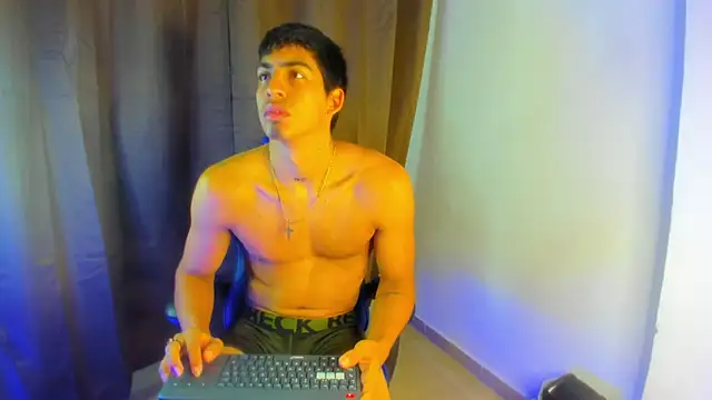 Milo LatinBoy online show from 04-14-26, 08:04