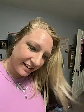 Snapshot of sweetkacibaby chatting on 05-15-26, 03:19 sweetkacibaby online show from 05-15-26, 03:19