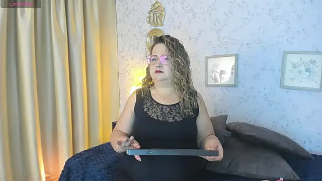 Martinacurvy  online show from 06-19-26, 10:08