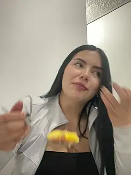 Cami olarte online show from 04-25-26, 12:35