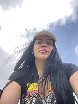 Snapshot of Cami_olarte chatting on 06-07-26, 04:33 Cami olarte online show from 06-07-26, 04:33