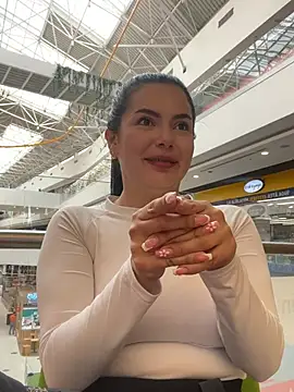 Snapshot of Cami_olarte chatting on 06-11-26, 06:17 Cami olarte online show from 06-11-26, 06:17