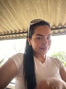 Snapshot of Cami_olarte chatting on 06-14-26, 03:03 Cami olarte online show from 06-14-26, 03:03