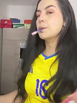 Snapshot of Cami_olarte chatting on 06-27-26, 11:21 Cami olarte online show from 06-27-26, 11:21