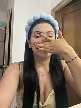 Snapshot of Cami_olarte chatting on 07-17-26, 11:42 Cami olarte online show from 07-17-26, 11:42