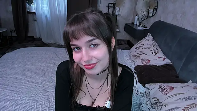 Snapshot of LaelIvie chatting on 04-19-26, 08:24 LaelIvie online show from 04-19-26, 08:24