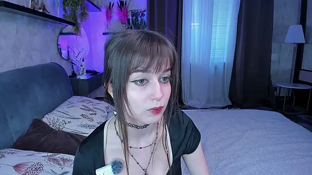 Snapshot of LaelIvie chatting on 05-14-26, 08:32 LaelIvie online show from 05-14-26, 08:32