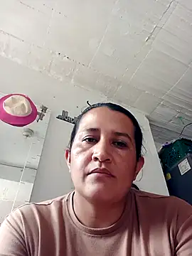 Snapshot of bombon_089 chatting on 03-26-26, 06:35 bombon 089 online show from 03-26-26, 06:35