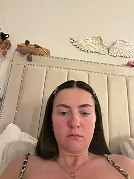 LolaSkyee online show from 04-27-26, 06:22