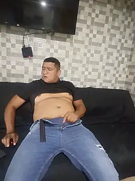luis20212 online show from 06-17-26, 03:31