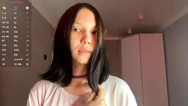 AmeliaMiotii online show from 04-28-26, 11:04