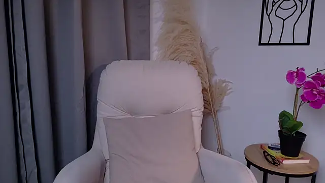 Snapshot of LiaFox_ chatting on 04-09-26, 03:06 LiaFox online show from 04-09-26, 03:06