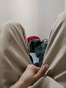 Snapshot of y2561 chatting on 03-26-26, 11:21 y2561 online show from 03-26-26, 11:21