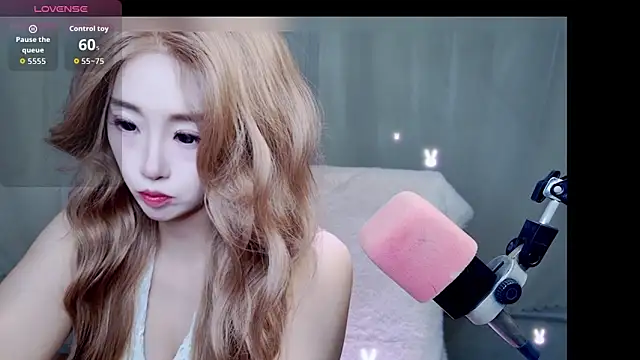 Cuviee online show from 04-12-26, 06:02