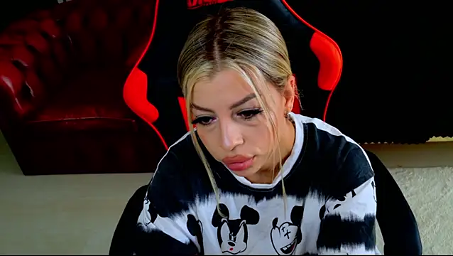 Ohh Nicole online show from 04-07-26, 02:06