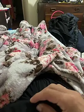 Snapshot of sfadinz chatting on 04-05-26, 01:19 sfadinz online show from 04-05-26, 01:19