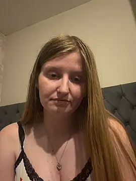 Snapshot of shannonlouisex chatting on 03-29-26, 06:30 shannonlouisex online show from 03-29-26, 06:30