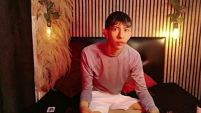 Snapshot of Tommy_Fox chatting on 04-14-26, 01:06 Tommy Fox online show from 04-14-26, 01:06