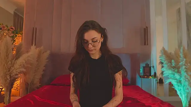 AmeliaKlark  online show from 04-08-26, 01:49