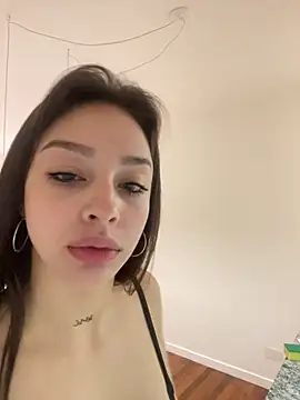 Snapshot of Onlyalvareznicolll chatting on 03-28-26, 02:55 Onlyalvareznicolll online show from 03-28-26, 02:55