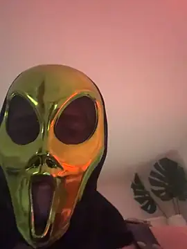 Snapshot of blondes99 chatting on 03-28-26, 03:50 blondes99 online show from 03-28-26, 03:50