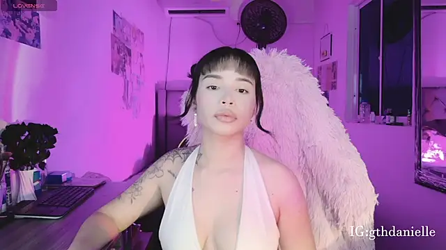Snapshot of goth_Valentinna chatting on 04-23-26, 05:41 goth Valentinna online show from 04-23-26, 05:41