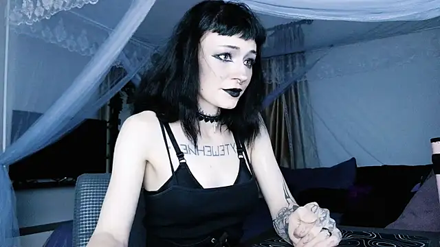 Snapshot of H3xD0ll chatting on 04-26-26, 01:20 H3xD0ll online show from 04-26-26, 01:20