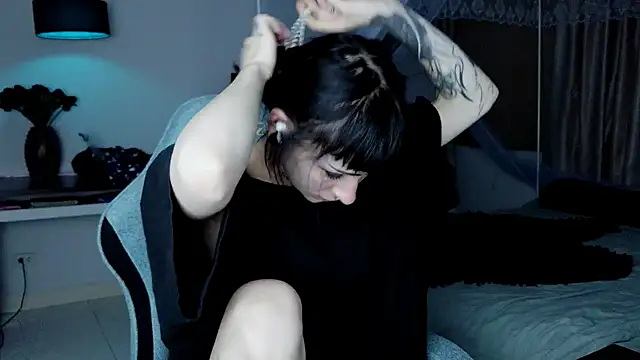 Snapshot of H3xD0ll chatting on 05-03-26, 04:24 H3xD0ll online show from 05-03-26, 04:24