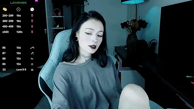 Snapshot of H3xD0ll chatting on 05-16-26, 11:53 H3xD0ll online show from 05-16-26, 11:53