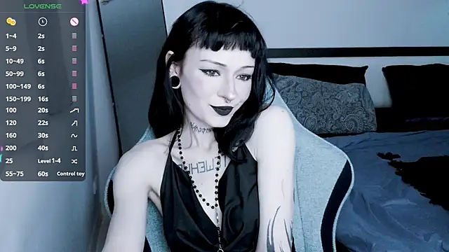 Snapshot of H3xD0ll chatting on 06-01-26, 11:23 H3xD0ll online show from 06-01-26, 11:23