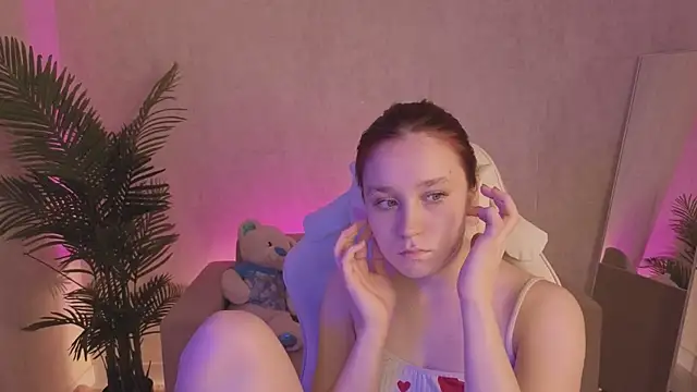 Snapshot of SweetieBlush chatting on 05-30-26, 12:30 SweetieBlush online show from 05-30-26, 12:30