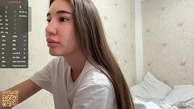 Snapshot of NamiLoon chatting on 06-19-26, 01:54 NamiLoon online show from 06-19-26, 01:54