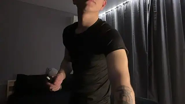 MaxWoolf online show from 04-19-26, 02:27