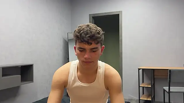 MaxWoolf online show from 05-12-26, 02:36