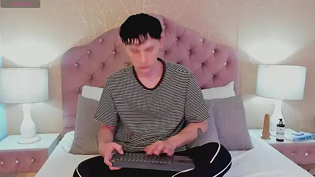 Snapshot of LephyStar chatting on 06-21-26, 11:18 LephyStar online show from 06-21-26, 11:18