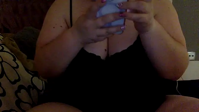 Snapshot of MysticSweetie chatting on 04-27-26, 06:28 MysticSweetie online show from 04-27-26, 06:28