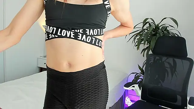 Snapshot of LilyReina chatting on 03-31-26, 05:57 LilyReina online show from 03-31-26, 05:57