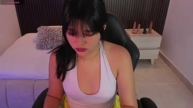 MILLYEVANS1 online show from 04-11-26, 03:11