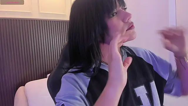 MILLYEVANS1 online show from 04-30-26, 03:02