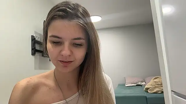 Snapshot of Peachy_keens chatting on 04-19-26, 06:10 Peachy keens online show from 04-19-26, 06:10