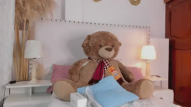Snapshot of madisson__Stone chatting on 06-10-26, 10:41 madisson Stone online show from 06-10-26, 10:41