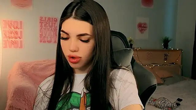 molly rettyy online show from 04-26-26, 03:48